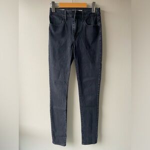 Levi’s 721 black skinny jeans